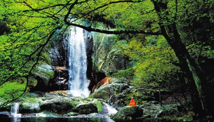 浙江一5a级景区,素有"天龙八瀑"的美称,适合夏季纳凉游玩