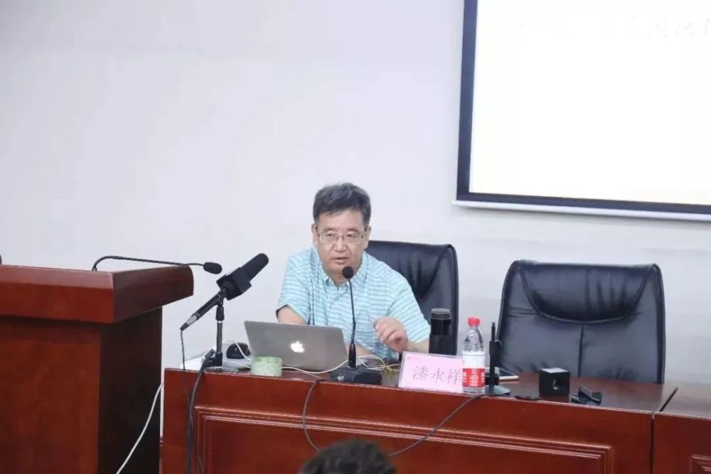 作者 北京大学中文系教授,北京高考评卷语文科目原负责人漆永祥