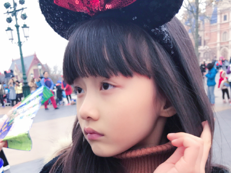 "温宜公主"悄悄长大了,小时候软萌可爱,如今身材高挑美成初恋
