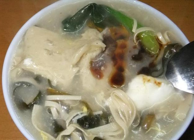 除了北舞渡和逍遥镇, 河南开封的素胡辣汤也是别有风味,胡辣汤颜色