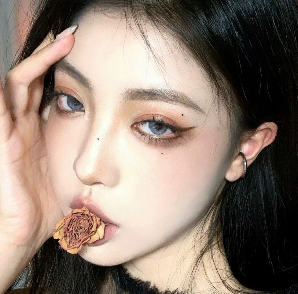 超酷的千禧风女生头像