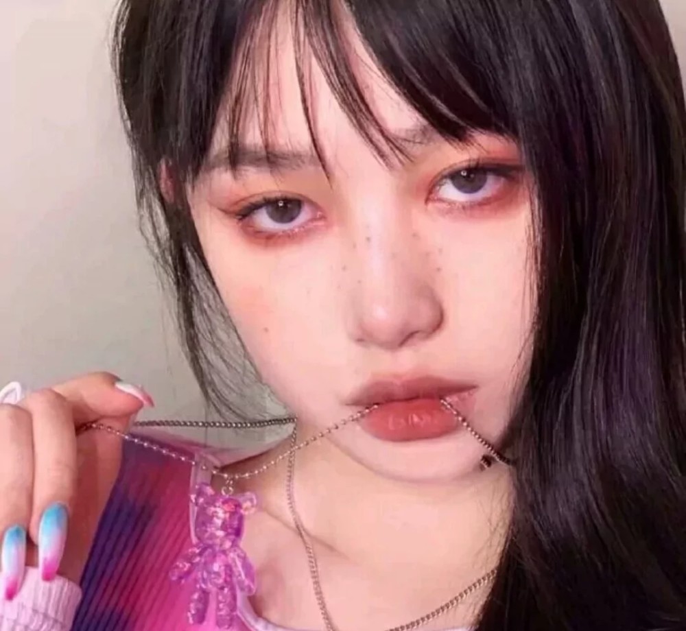 超酷的千禧风女生头像