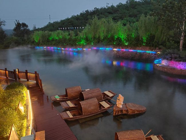 雨中夜游石家庄德明古镇,人少景美,纳凉好去处