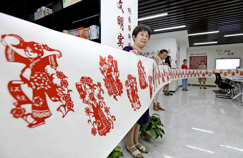 15米剪纸长卷喜迎十四运