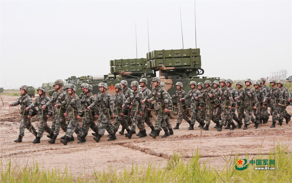 黄海之滨,陆军炮兵防空兵学院学员进行实弹射击考核