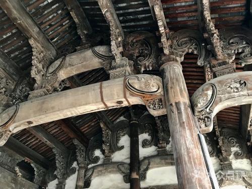 江南现存规模最大,保存最完整的明清古建筑群,东阳卢宅
