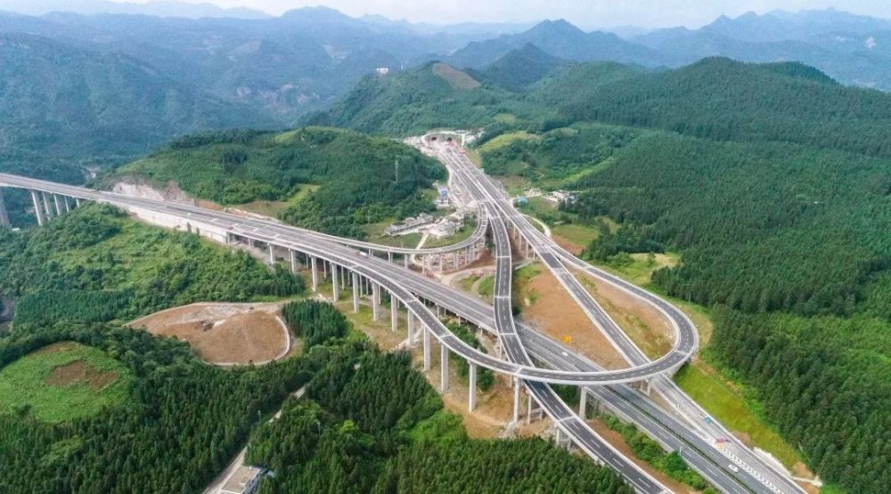 此外,由于宜毕高速公路威信至镇雄段已于去年建成通车,叙威高速通车后