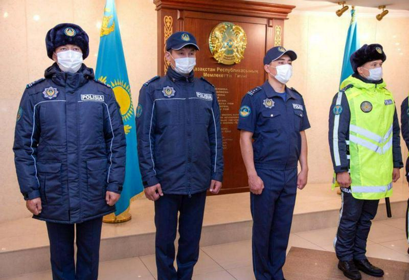 快看!哈萨克斯坦警察换新装啦