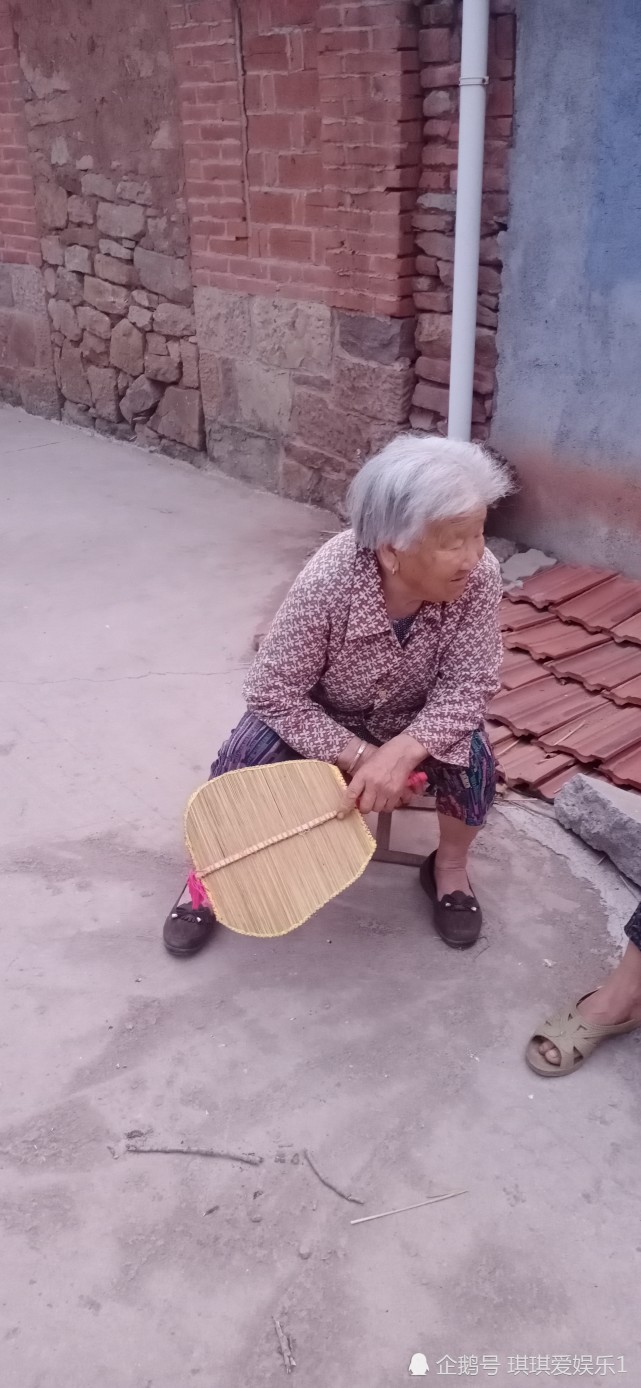 空巢老人的真实生活状态往往令人心疼