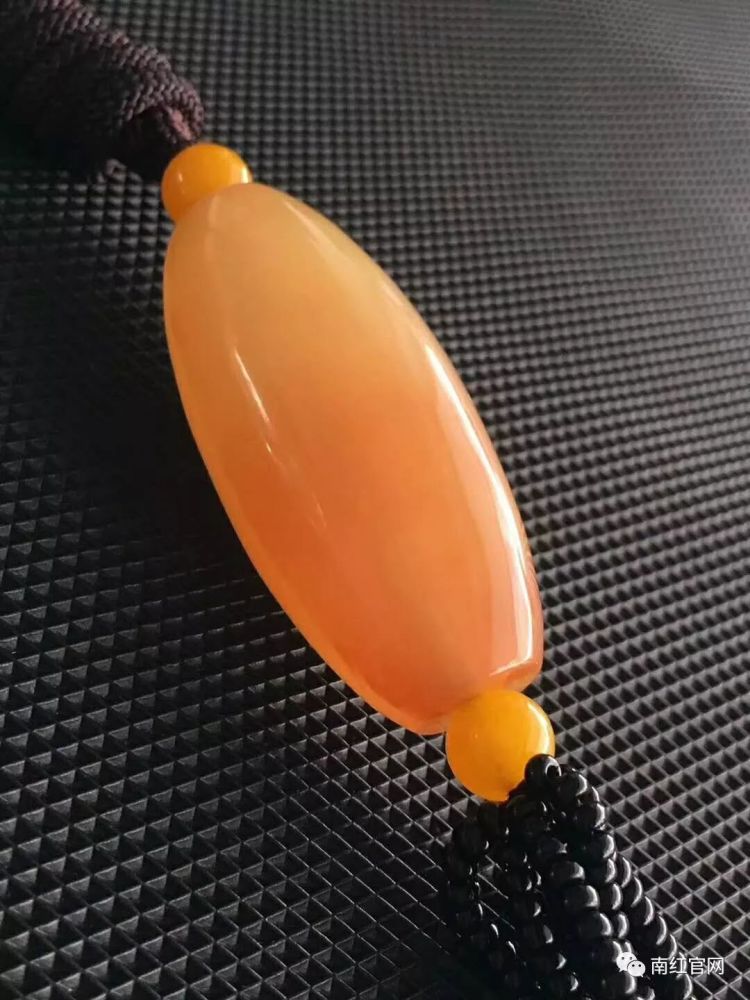 黄龙玉多少钱一克 这样的黄龙玉最值钱