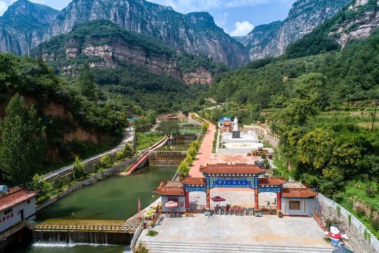 仙界山景区(位置:冀家村乡老道旮旯村;门票原价50元)