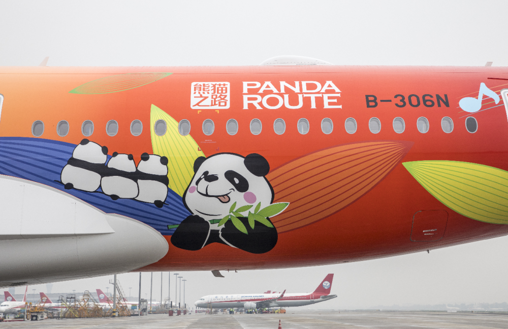 川航3u8001首飞!编号为b-306n的熊猫彩绘涂装a350飞机执飞