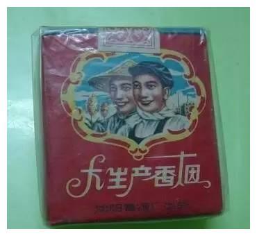 还有这种"彩蝶"香烟…由于年代久远,信息不详,就不一一介绍了这"