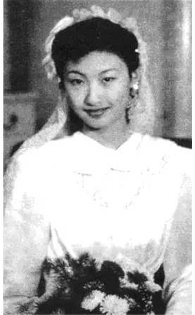 与原配走过金婚后,80岁的冯亦代另娶黄宗英,谱写文坛绝美黄昏恋_腾讯