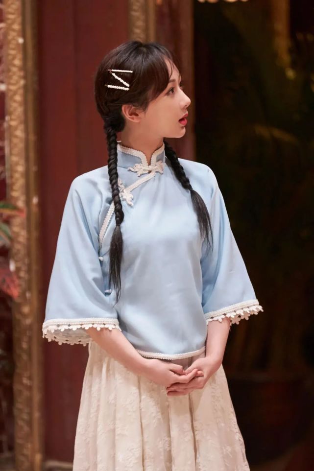 杨幂杨紫杨颖穿民国学生装,上演"三杨开泰"
