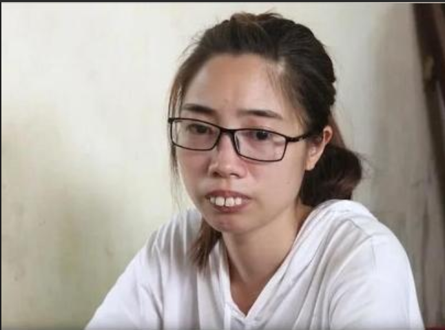 女孩因相貌丑陋单身20年,整容之后追求者满地,回家父母都认不出