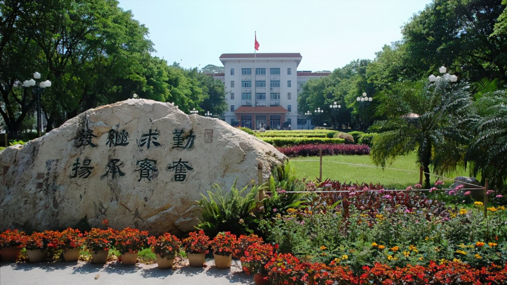 上海中医药大学是一本吗?该校是中医药院校中的"清华北大"!