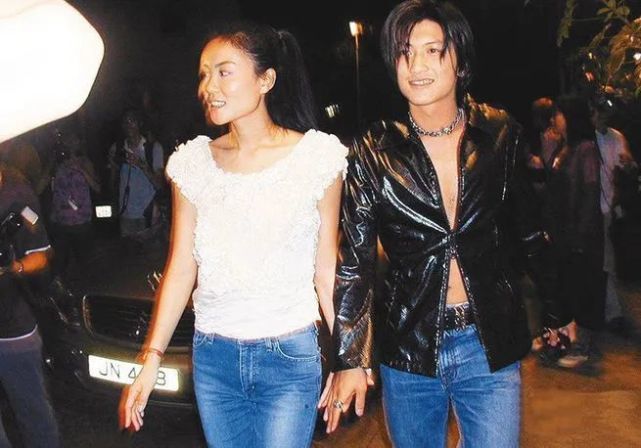终生之时没想到王菲与李亚鹏宣布离婚的消息那一天