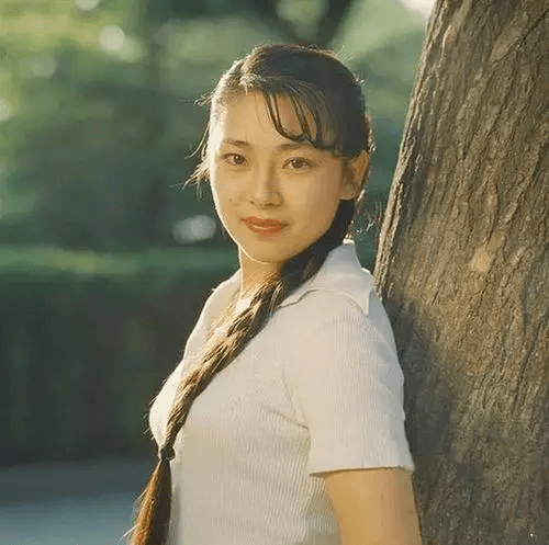 1991年李连杰爆红,却抛弃了怀孕的妻子和女儿,如今