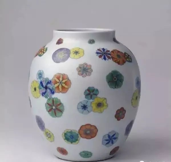 近年雍正斗彩器部分拍品成交一览 估价:1700-2200万 成交价:3112万