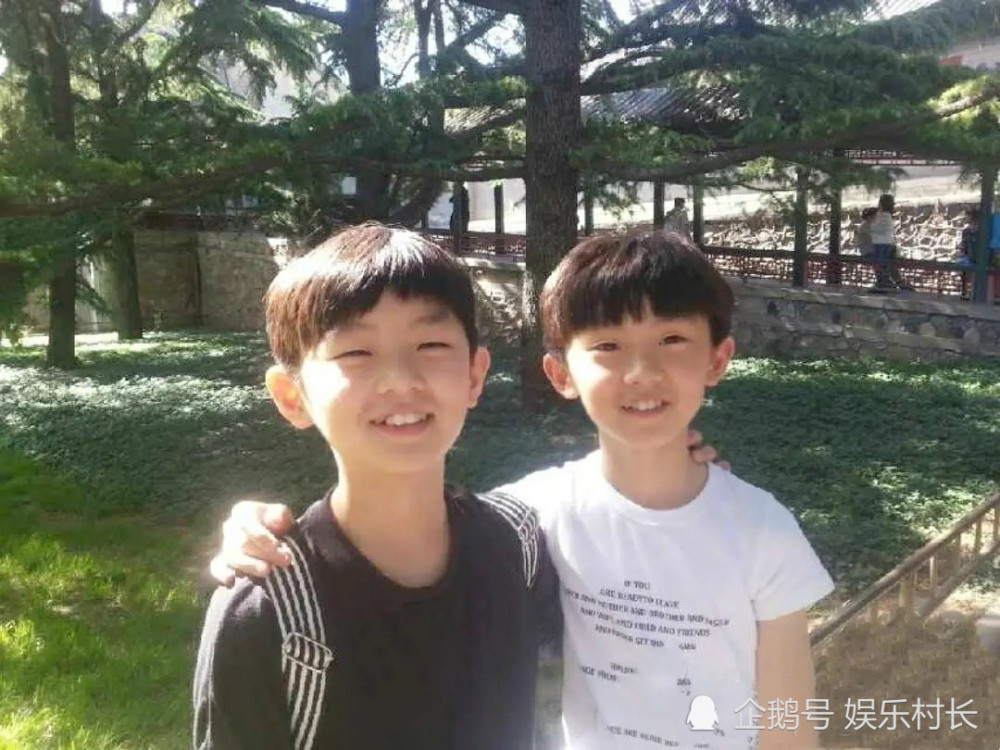 马嘉祺高考失利双胞胎哥哥却金榜题名被纽约大学录取兄弟俩合照曝光