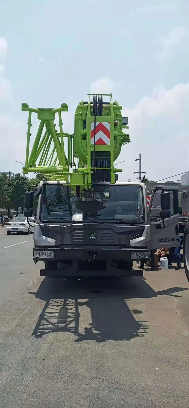 马鞍山地区首台中联ztc250he吊车,自重34吨五节u型主臂,相当高效!