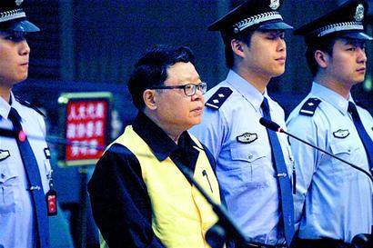 她曾是重庆禁毒总队总队长,经侦总队总队长,却因为文强被免职!