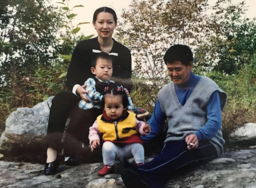 1997年,马丽娟生下双胞胎,亲哥哥叫赵一楠,亲妹妹赵一涵长大以后更名