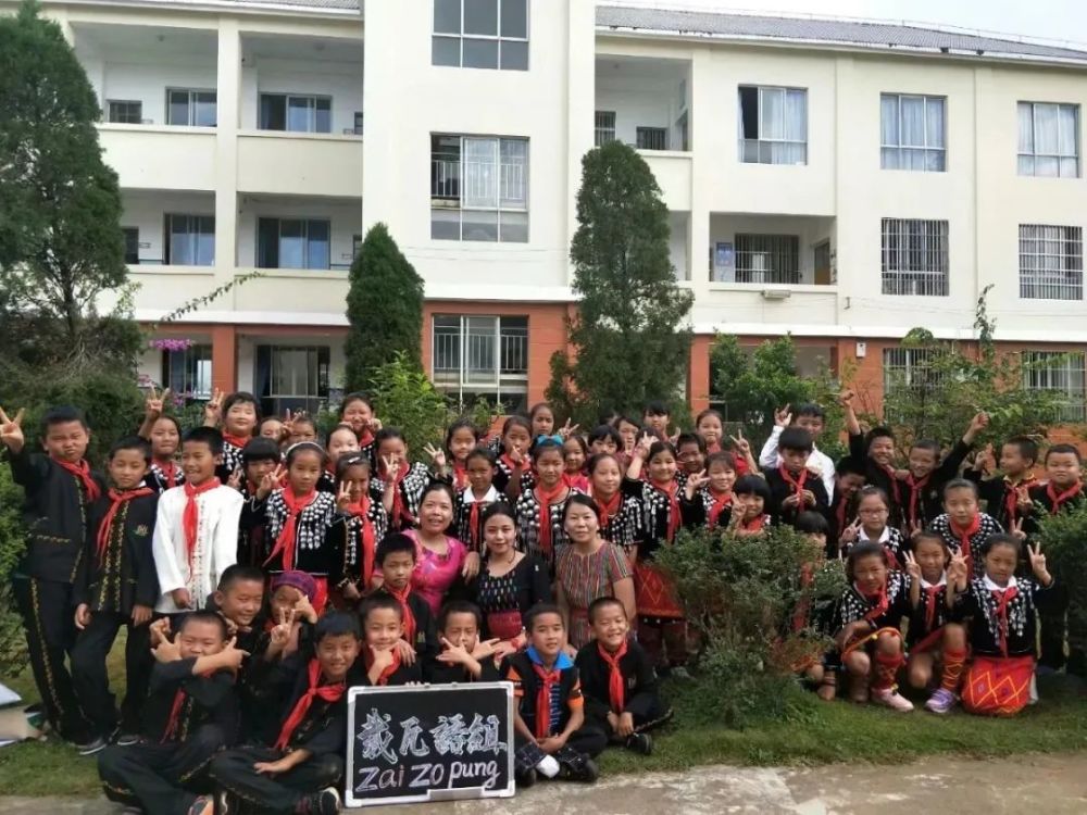 支部第一时间决定特招她转入民族小学,并指定2名党员教师对她进行心理