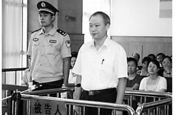 2007年海南贪官谢明中案:安排女老师当公务员,受贿千万被判死缓