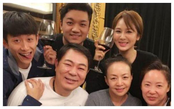 她靠父亲关系挤走杨紫,如今《家有儿女》成员再聚,却无人邀请她