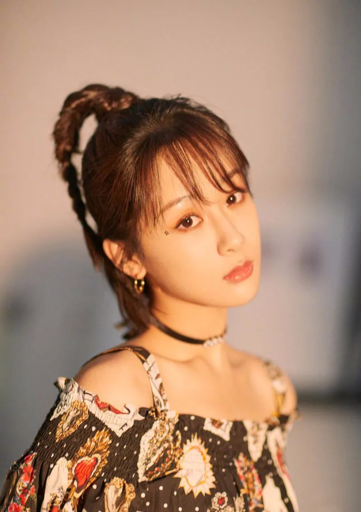 国美闺女杨紫衣品了得堪称时尚典范