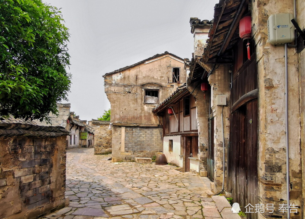 在西河古镇青石板路遥望时光,这里的体验感极好.