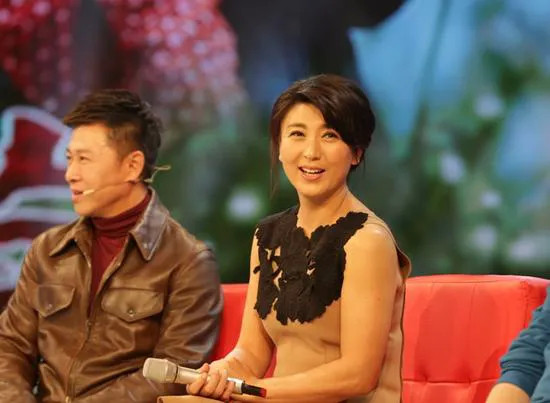 在婚礼上他以马东明妻子的身份祝福了新人,马明东是谁一时间成为了