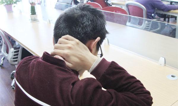 你的颈椎有没有变形,摸摸此处基本就能知道,骨科大夫教您改善
