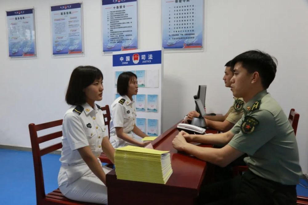 法规 紧前编纂《疫情防控典型案例 学习手册 并赶赴南部战区空军