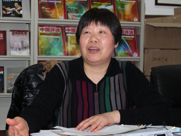于是,曹德旺向发妻陈凤英提出了离婚.