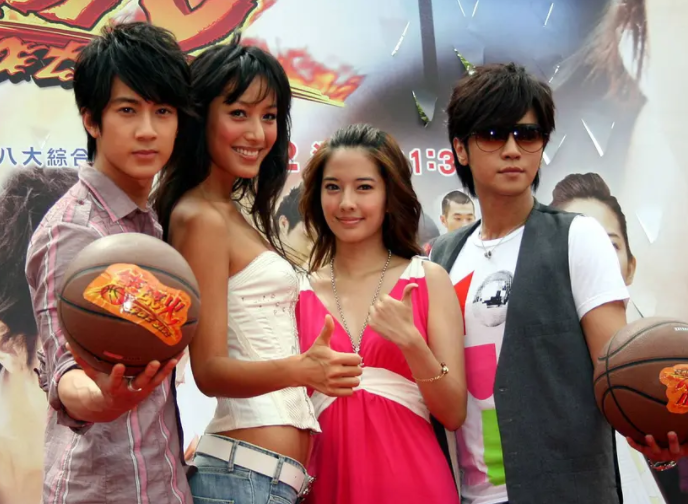 蒋怡虽然是模特出身的,但也拍摄过很多影视剧,包括《篮球火《新