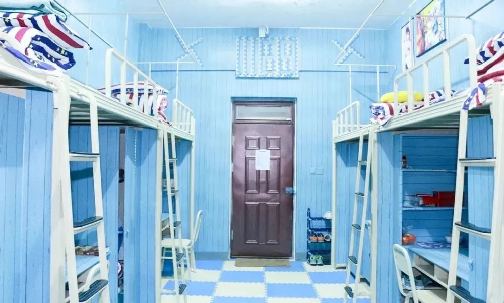 川科的寝室才不