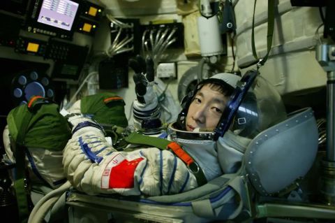杨利伟的《太空一日》全网刷屏!网友:一口气读完,过于