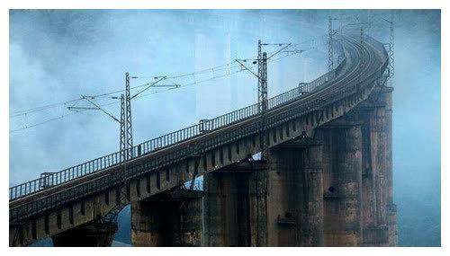中国最悲壮的大桥,每次火车经过时,都要鸣笛30秒,只因