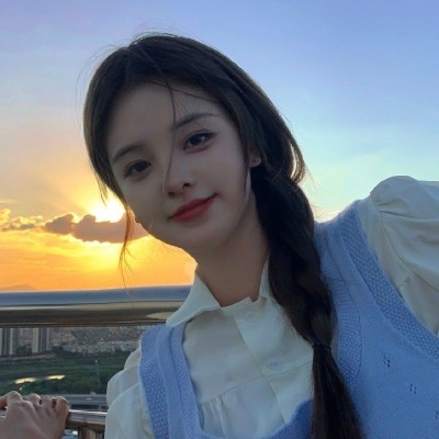 ins 超有故事的女生头像