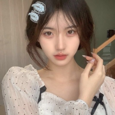 ins 超有故事的女生头像