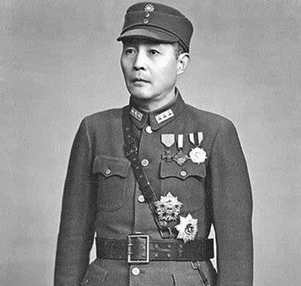 领章挂三颗还是四颗星透过影视两版大决战详解国军的上将军衔