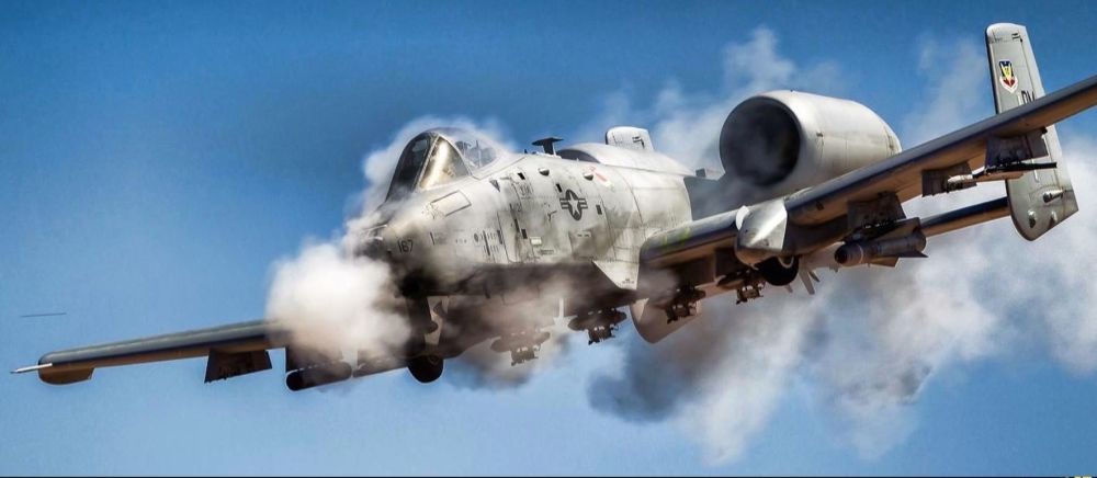 a-10"疣猪"攻击机