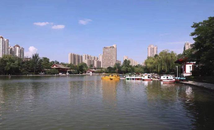 是古城西安最早面向公众开放的城市公园,公园历史悠久,文化遗存丰富