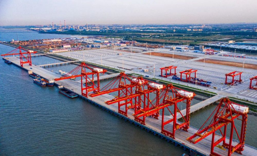 太仓港四期码头——长江流域首座堆场自动化码头