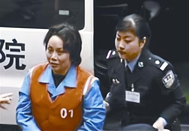 重庆黑帮女老大:为私欲找16个情人,最小的比她小20岁!