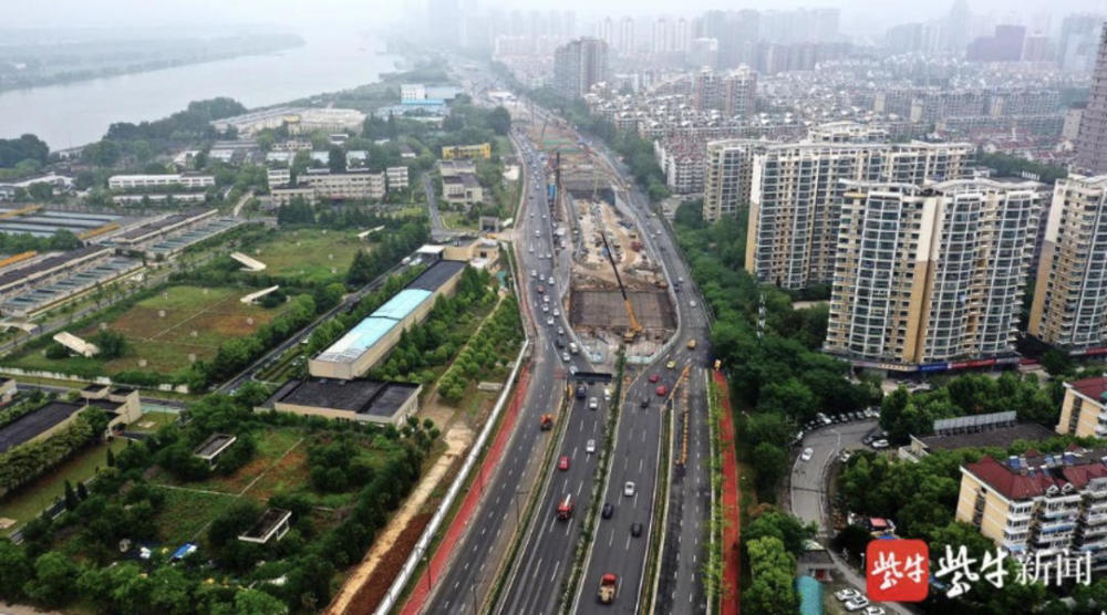 6月30日,扬子江大道快速化改造工程主线通车