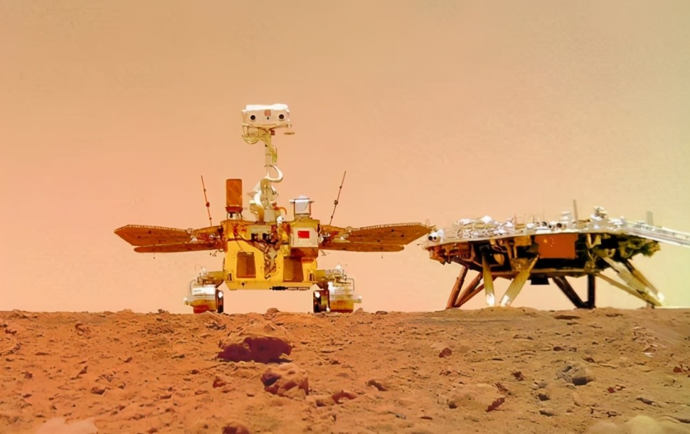 中国火星车创世界纪录,祝融号首曝特别影像,美国卫星又来拍摄